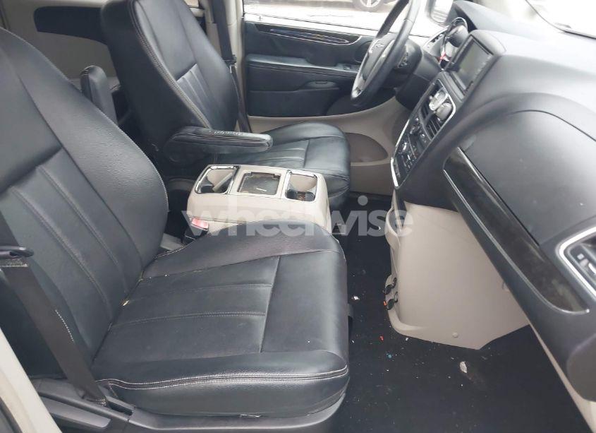 Photo 5 of 2016 Chrysler Town & COUNTRY TOURING (VIN 2C4RC1BG0GR289010)