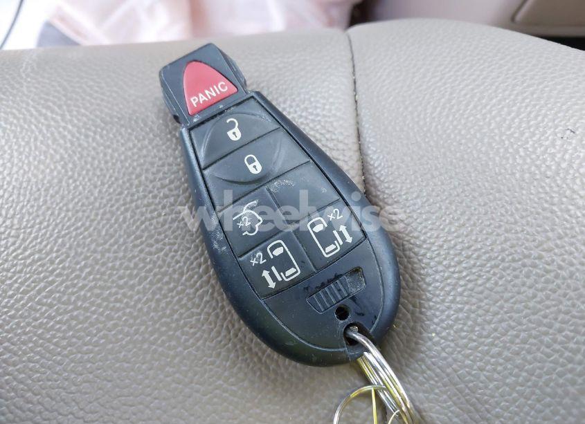 Photo 11 of 2016 Chrysler Town & COUNTRY TOURING (VIN 2C4RC1BG0GR293946)