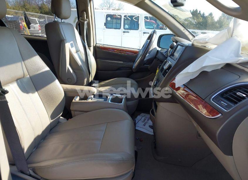 Photo 5 of 2016 Chrysler Town & COUNTRY TOURING (VIN 2C4RC1BG0GR293946)