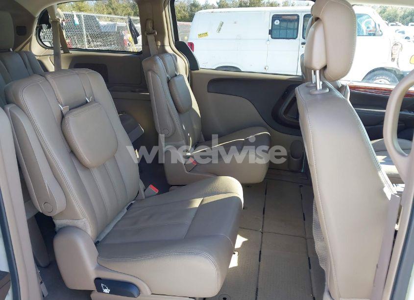 Photo 8 of 2016 Chrysler Town & COUNTRY TOURING (VIN 2C4RC1BG0GR293946)