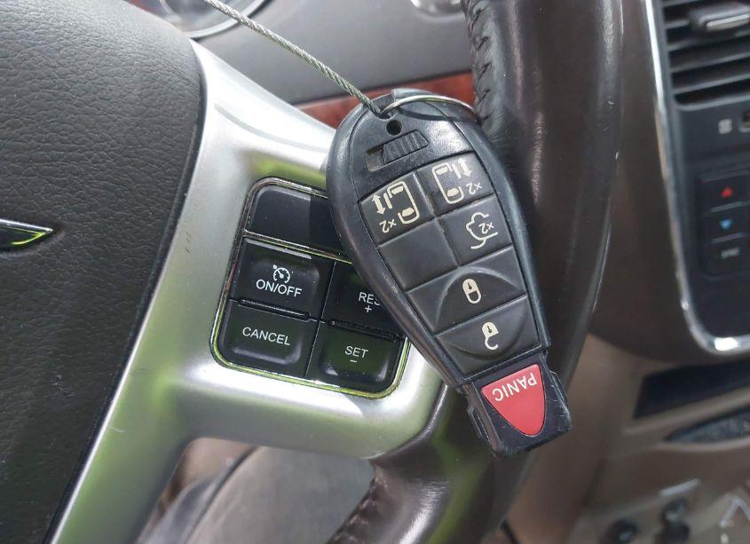 Photo 11 of 2016 Chrysler Town & COUNTRY TOURING (VIN 2C4RC1BG0GR301771)