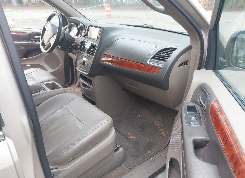 Photo 5 of 2016 Chrysler Town & COUNTRY TOURING (VIN 2C4RC1BG0GR301771)