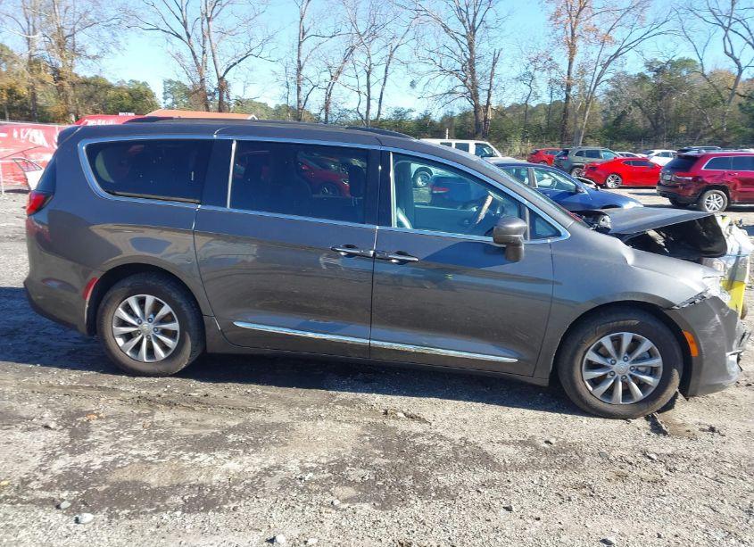 Photo 13 of 2017 Chrysler Pacifica TOURING-L (VIN 2C4RC1BG0HR523907)