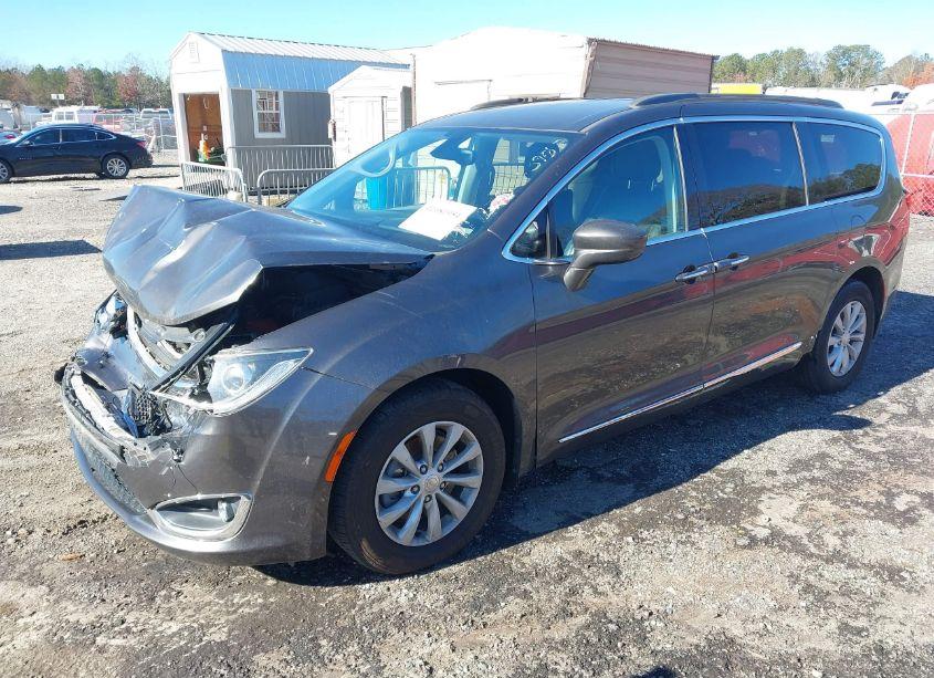 Photo 2 of 2017 Chrysler Pacifica TOURING-L (VIN 2C4RC1BG0HR523907)
