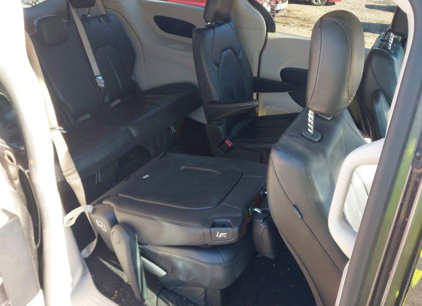 Photo 8 of 2017 Chrysler Pacifica TOURING-L (VIN 2C4RC1BG0HR523907)