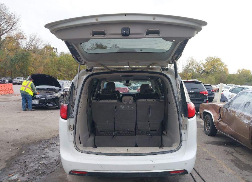 Photo 18 of 2017 Chrysler Pacifica TOURING-L (VIN 2C4RC1BG0HR702643)