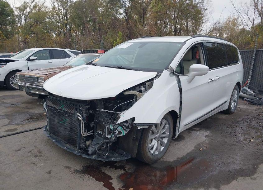 Photo 2 of 2017 Chrysler Pacifica TOURING-L (VIN 2C4RC1BG0HR702643)