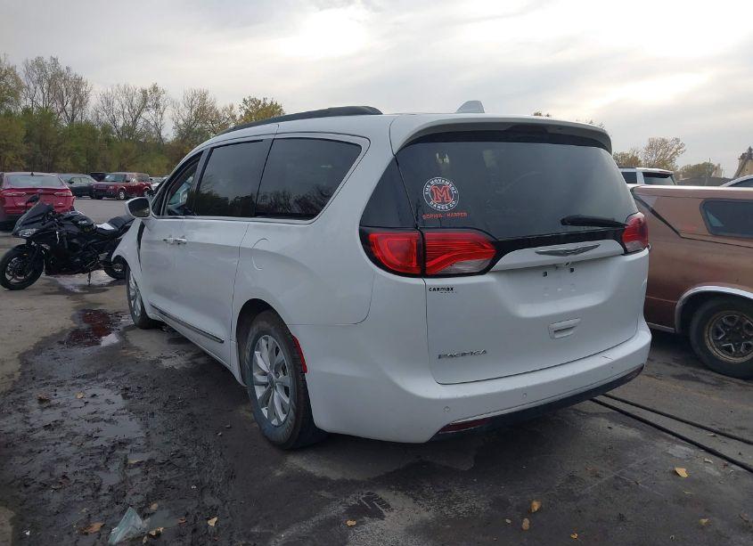 Photo 3 of 2017 Chrysler Pacifica TOURING-L (VIN 2C4RC1BG0HR702643)