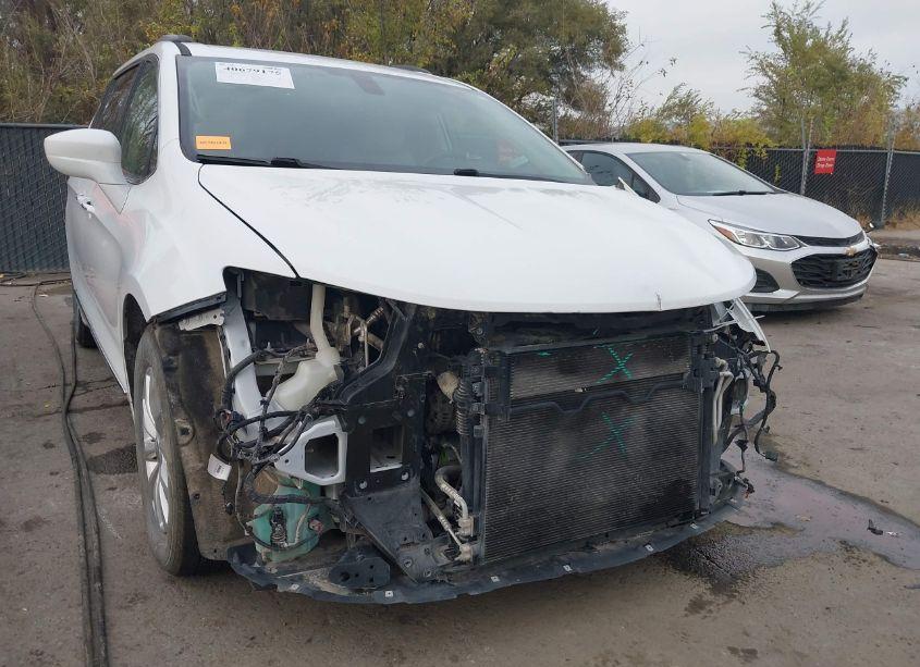 Photo 6 of 2017 Chrysler Pacifica TOURING-L (VIN 2C4RC1BG0HR702643)