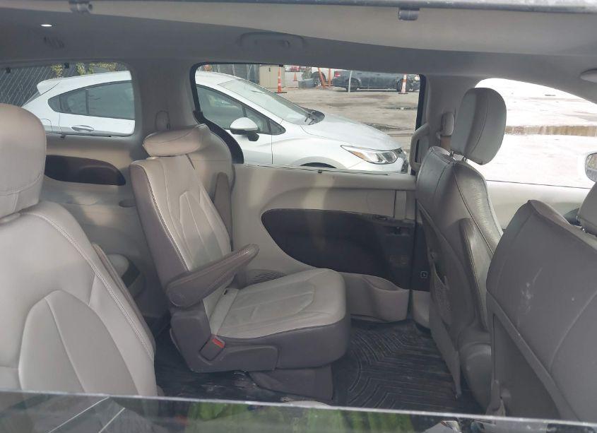 Photo 8 of 2017 Chrysler Pacifica TOURING-L (VIN 2C4RC1BG0HR702643)