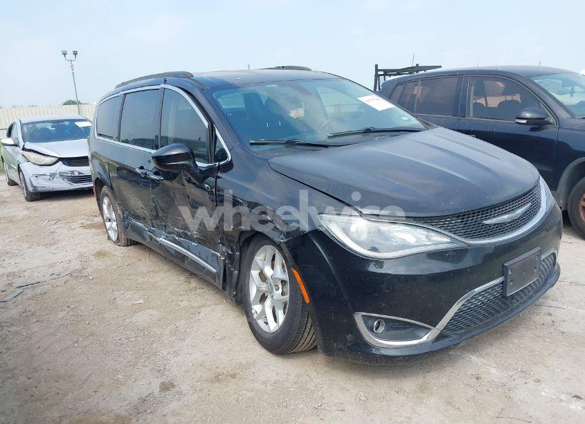 2017 Chrysler Pacifica TOURING-L (VIN 2C4RC1BG0HR704490) main photo