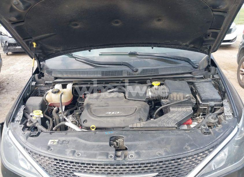 Photo 10 of 2017 Chrysler Pacifica TOURING-L (VIN 2C4RC1BG0HR704490)