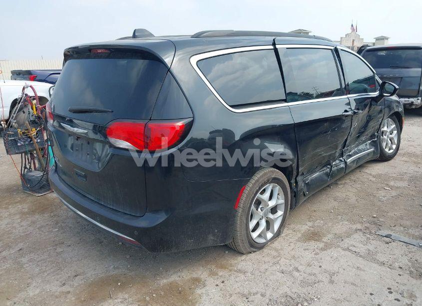 Photo 4 of 2017 Chrysler Pacifica TOURING-L (VIN 2C4RC1BG0HR704490)