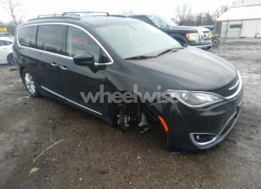 2017 Chrysler Pacifica TOURING-L (VIN 2C4RC1BG0HR821731) main photo
