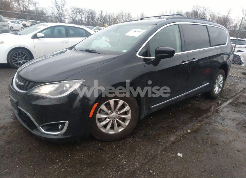 Photo 2 of 2017 Chrysler Pacifica TOURING-L (VIN 2C4RC1BG0HR821731)