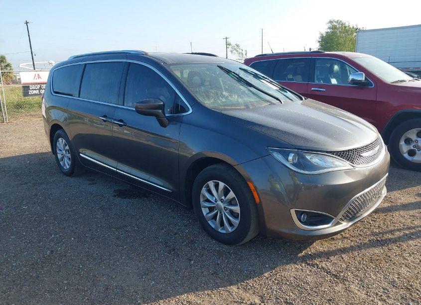 2018 Chrysler Pacifica TOURING L (VIN 2C4RC1BG0JR148848) main photo