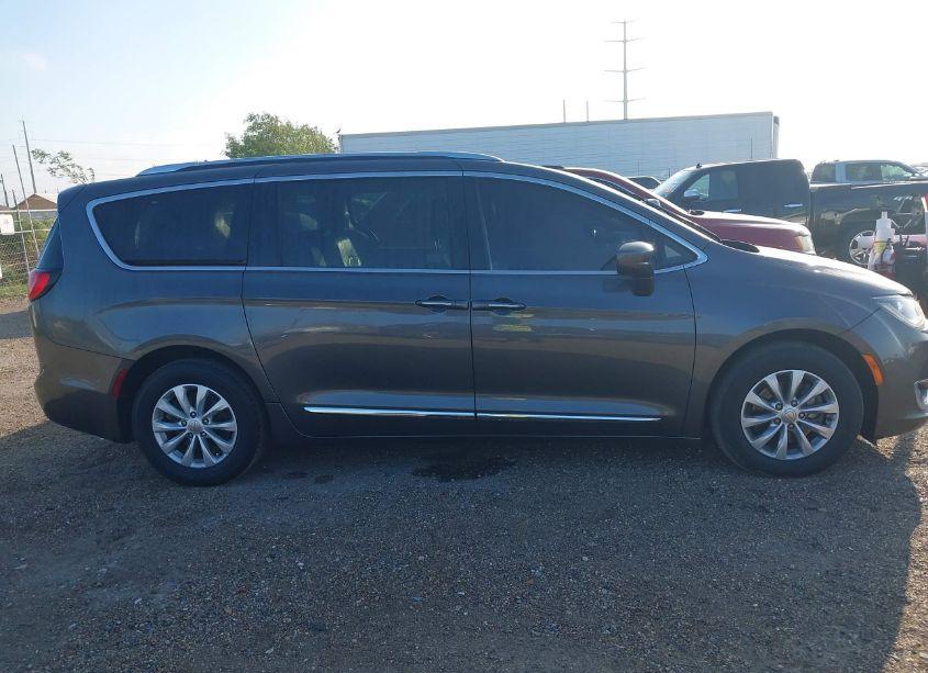 Photo 13 of 2018 Chrysler Pacifica TOURING L (VIN 2C4RC1BG0JR148848)