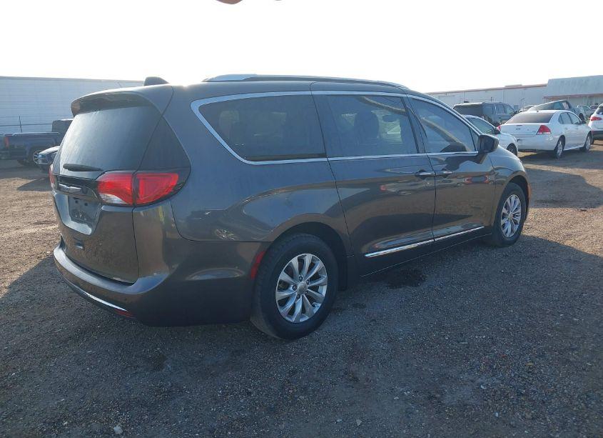 Photo 4 of 2018 Chrysler Pacifica TOURING L (VIN 2C4RC1BG0JR148848)