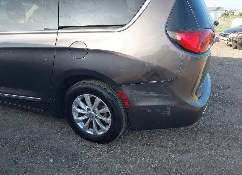 Photo 6 of 2018 Chrysler Pacifica TOURING L (VIN 2C4RC1BG0JR148848)