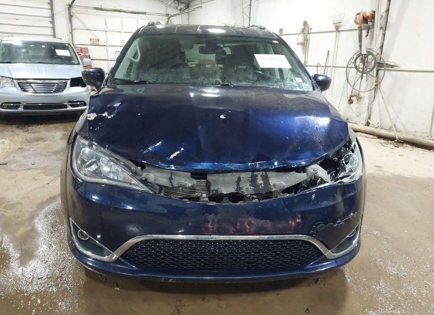 Photo 12 of 2018 Chrysler Pacifica TOURING L (VIN 2C4RC1BG0JR261845)