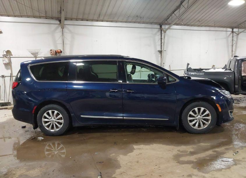 Photo 13 of 2018 Chrysler Pacifica TOURING L (VIN 2C4RC1BG0JR261845)