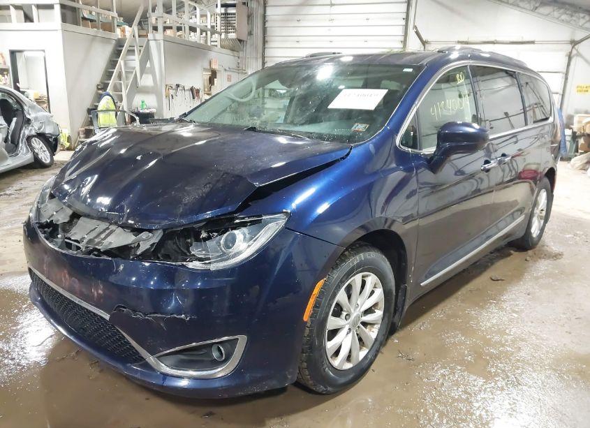 Photo 2 of 2018 Chrysler Pacifica TOURING L (VIN 2C4RC1BG0JR261845)