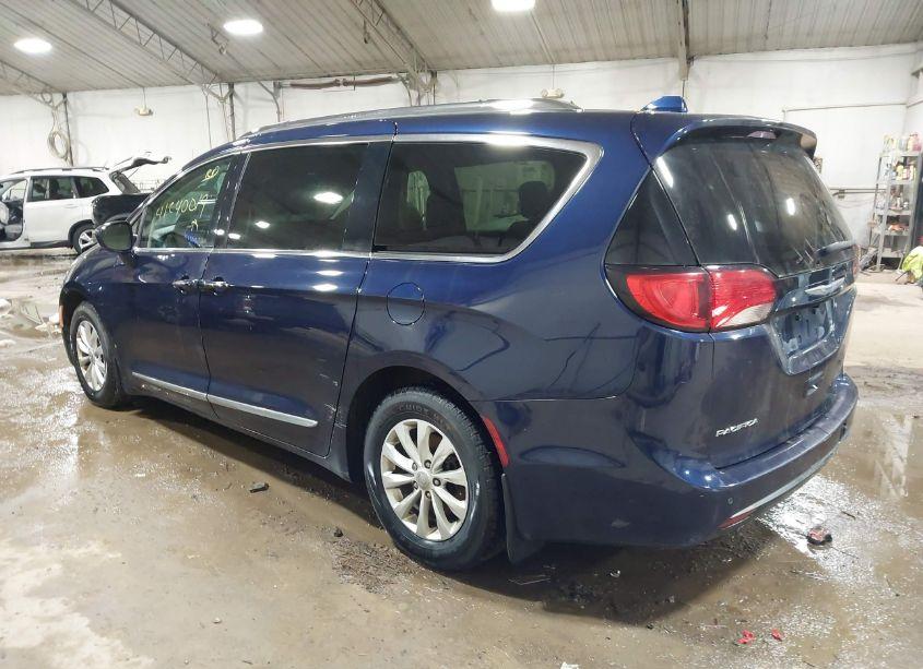 Photo 3 of 2018 Chrysler Pacifica TOURING L (VIN 2C4RC1BG0JR261845)