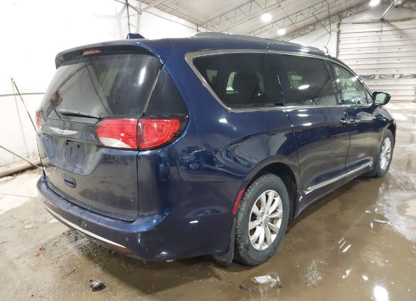 Photo 4 of 2018 Chrysler Pacifica TOURING L (VIN 2C4RC1BG0JR261845)