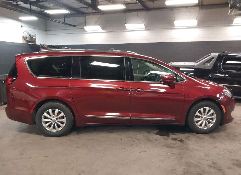 Photo 13 of 2018 Chrysler Pacifica TOURING L (VIN 2C4RC1BG0JR294781)