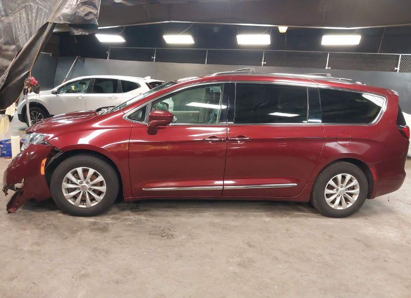 Photo 14 of 2018 Chrysler Pacifica TOURING L (VIN 2C4RC1BG0JR294781)