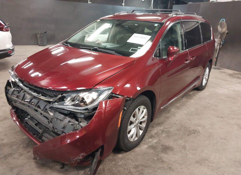 Photo 2 of 2018 Chrysler Pacifica TOURING L (VIN 2C4RC1BG0JR294781)
