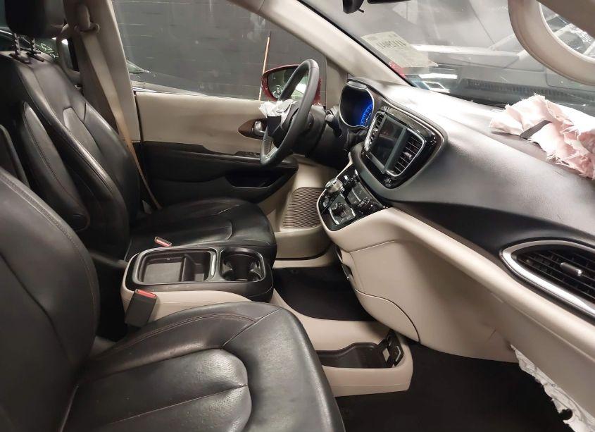 Photo 5 of 2018 Chrysler Pacifica TOURING L (VIN 2C4RC1BG0JR294781)