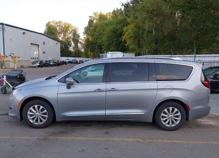 Photo 14 of 2018 Chrysler Pacifica TOURING L (VIN 2C4RC1BG0JR322739)