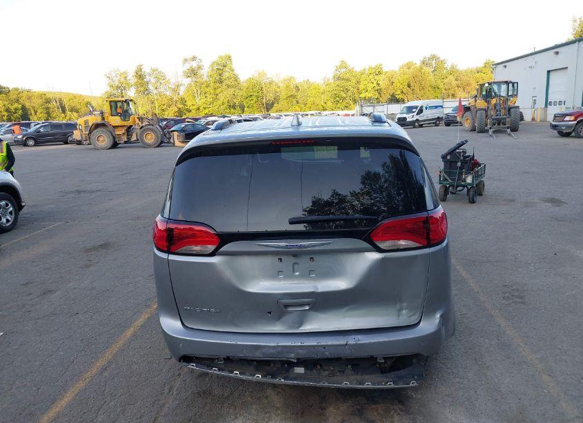 Photo 16 of 2018 Chrysler Pacifica TOURING L (VIN 2C4RC1BG0JR322739)