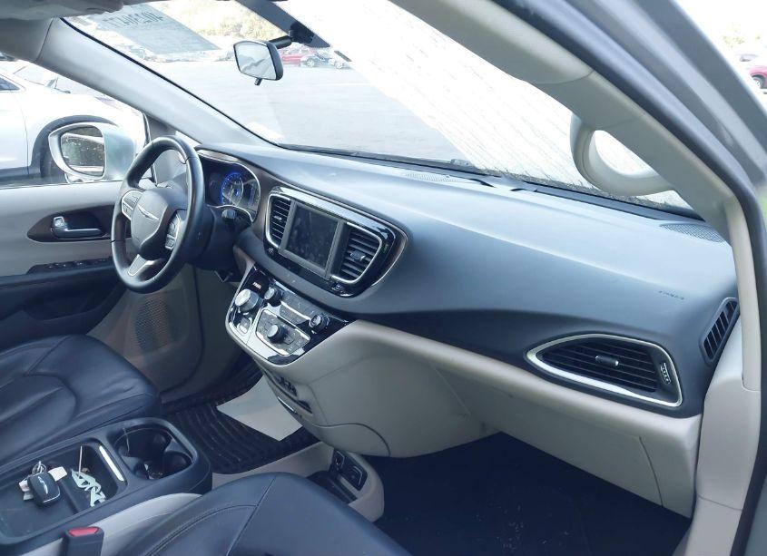 Photo 17 of 2018 Chrysler Pacifica TOURING L (VIN 2C4RC1BG0JR322739)