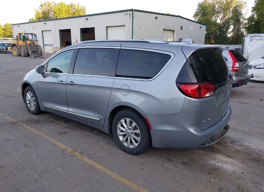 Photo 3 of 2018 Chrysler Pacifica TOURING L (VIN 2C4RC1BG0JR322739)