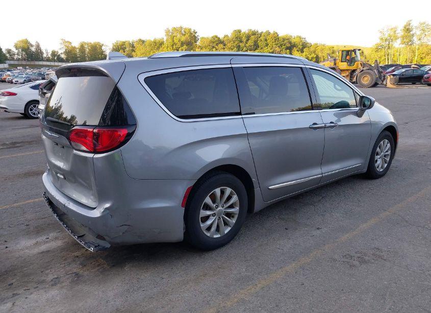 Photo 4 of 2018 Chrysler Pacifica TOURING L (VIN 2C4RC1BG0JR322739)