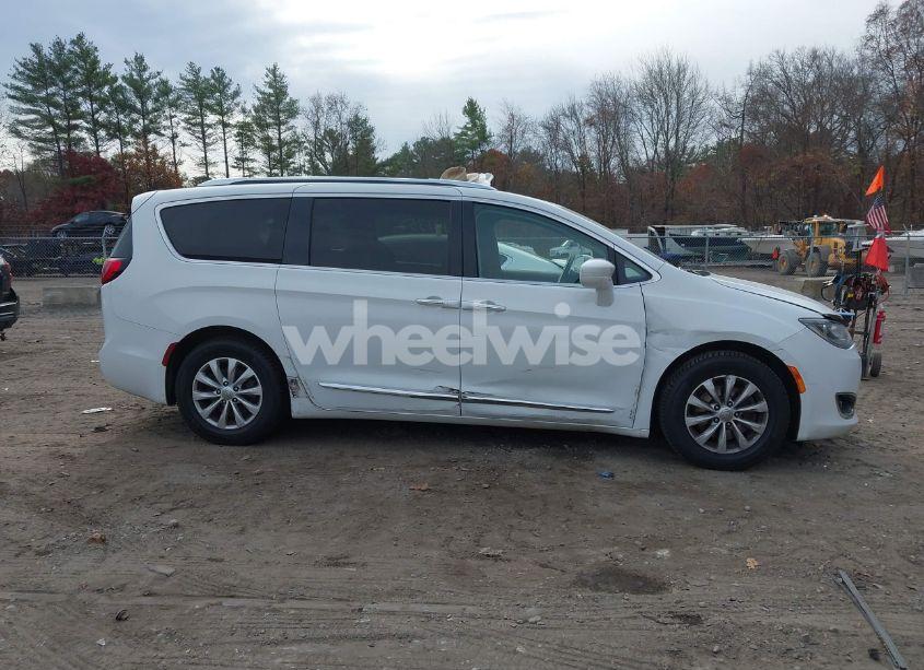 Photo 13 of 2019 Chrysler Pacifica TOURING L (VIN 2C4RC1BG0KR526023)