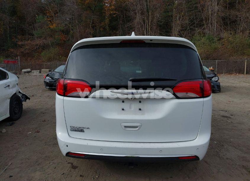 Photo 16 of 2019 Chrysler Pacifica TOURING L (VIN 2C4RC1BG0KR526023)