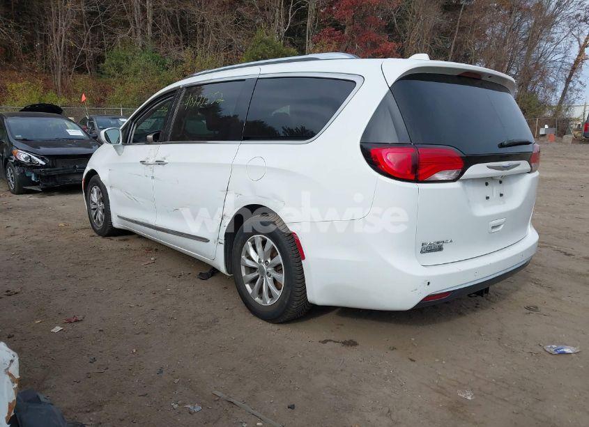 Photo 3 of 2019 Chrysler Pacifica TOURING L (VIN 2C4RC1BG0KR526023)