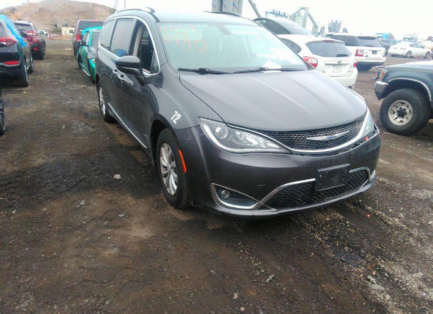2019 Chrysler Pacifica TOURING L (VIN 2C4RC1BG0KR550516) main photo