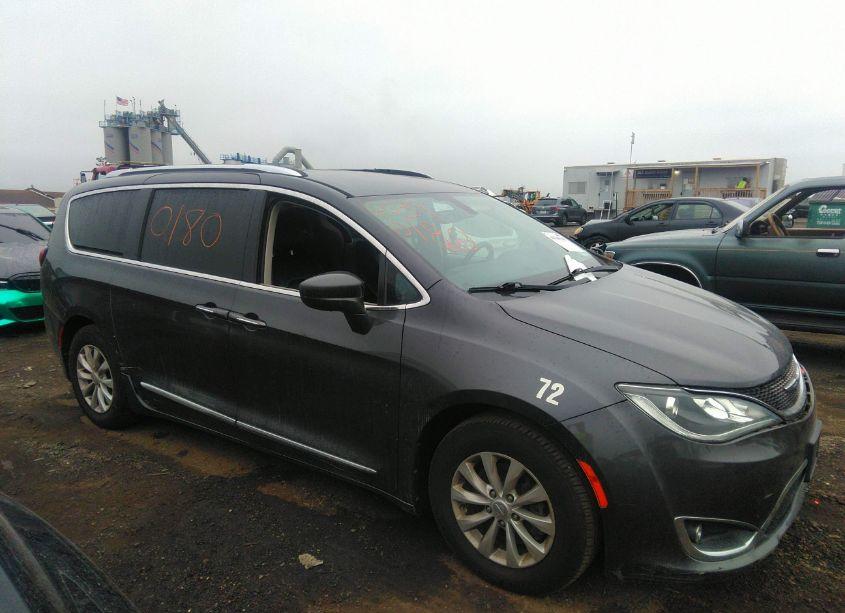 Photo 14 of 2019 Chrysler Pacifica TOURING L (VIN 2C4RC1BG0KR550516)