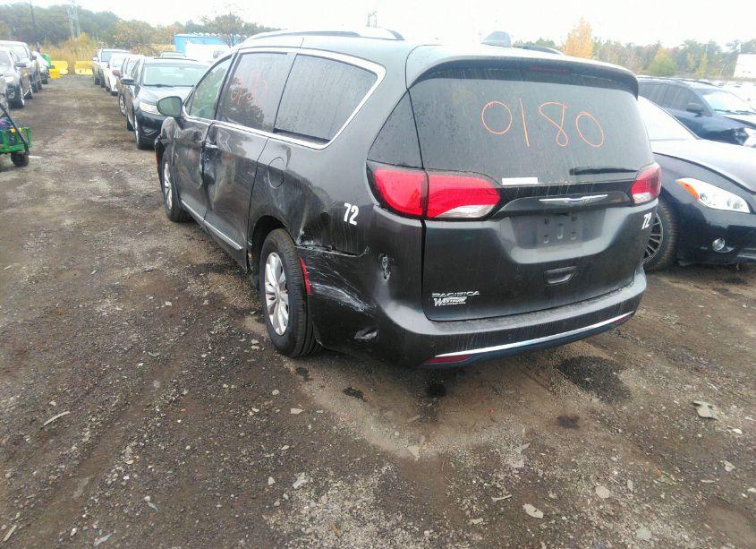 Photo 3 of 2019 Chrysler Pacifica TOURING L (VIN 2C4RC1BG0KR550516)