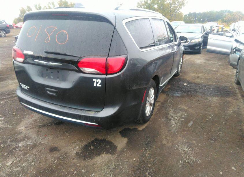 Photo 4 of 2019 Chrysler Pacifica TOURING L (VIN 2C4RC1BG0KR550516)