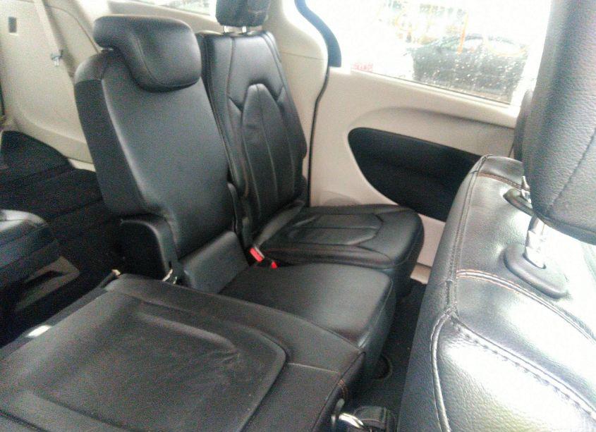 Photo 8 of 2019 Chrysler Pacifica TOURING L (VIN 2C4RC1BG0KR550516)