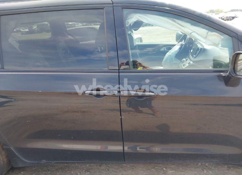 Photo 13 of 2019 Chrysler Pacifica TOURING L (VIN 2C4RC1BG0KR714914)