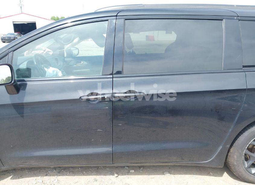 Photo 14 of 2019 Chrysler Pacifica TOURING L (VIN 2C4RC1BG0KR714914)