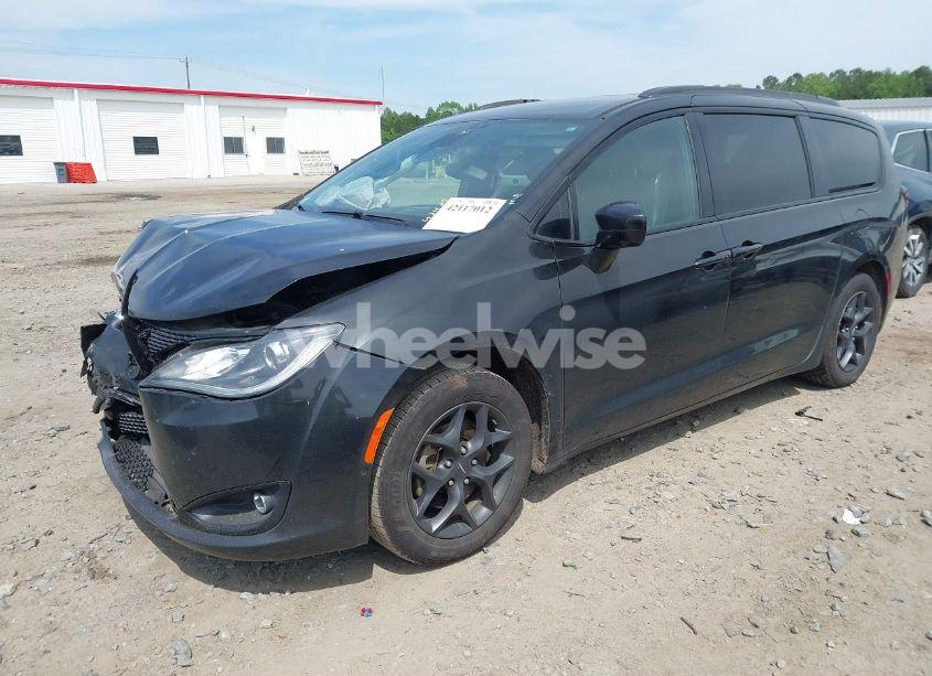 Photo 2 of 2019 Chrysler Pacifica TOURING L (VIN 2C4RC1BG0KR714914)