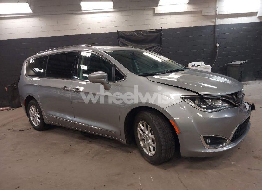 2020 Chrysler Pacifica TOURING L (VIN 2C4RC1BG0LR106392) main photo