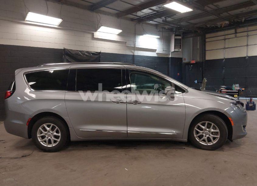 Photo 13 of 2020 Chrysler Pacifica TOURING L (VIN 2C4RC1BG0LR106392)